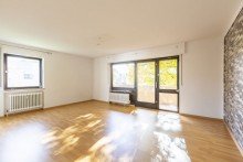 Wohnzimmer 3-Zimmer-Wohnung mit Balkon und Tiefgaragenstellplatz