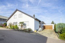 Schurrwaldblick 12 (by Tamara Schmidt) (1 von 67) Hier kann sofort renoviert werden! 2-Familienhaus in bevorzugter Lage in Deizisau zu verkaufen