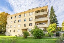 Seitenansicht 3-Zimmer-Wohnung mit Balkon und Tiefgaragenstellplatz