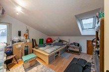 Wohnung DG DSC7878 Vermietete 2-Zi.Wohnung im Dachgeschoss mit Carport-Stellplatz  und Keller