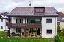 R�ckseite Haus Sch�nes Einfamilienhaus mit ELW in herrlicher Aussichtslage zu kaufen! Kurzfristig beziehbar!